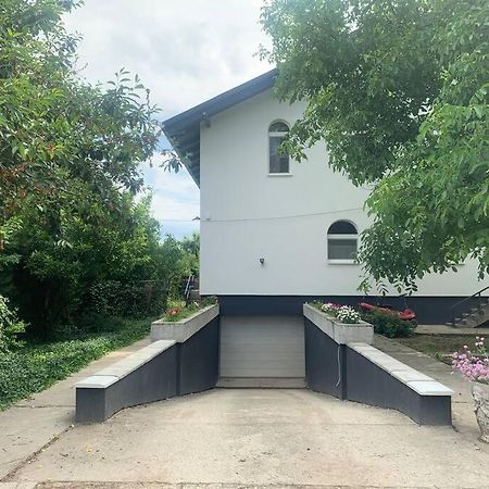 Erd - Csendes, Kenyelmes Csaladi Haz Apartment Exterior photo